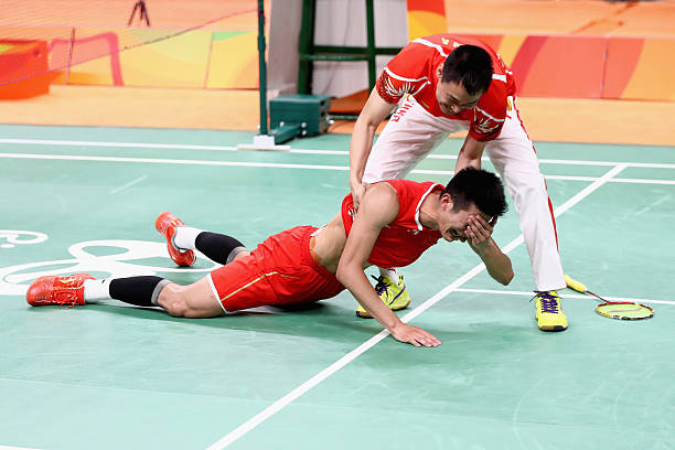 羽毛球双打和单打的局分规则有何不同？