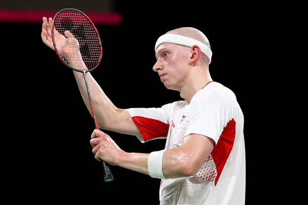 羽毛球初学者的第一课:从发球到接球