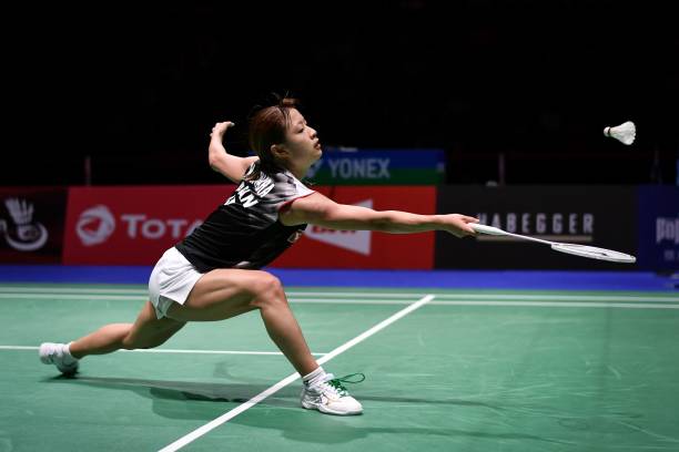 羽毛球双打黄金搭档：左右站位与前后站位的完美配合法则