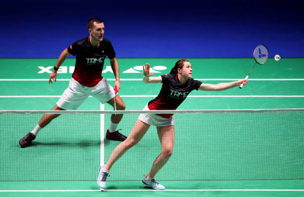 单打羽毛球边界线图解:内线、外线及发球区划分