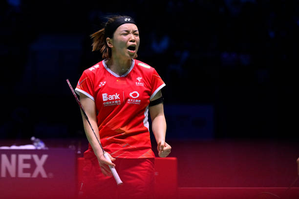 新手必看!羽毛球单打发球界限究竟是内线还是外线?