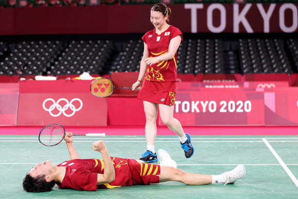 李宁VS尤尼克斯:羽毛球拍性能大PK