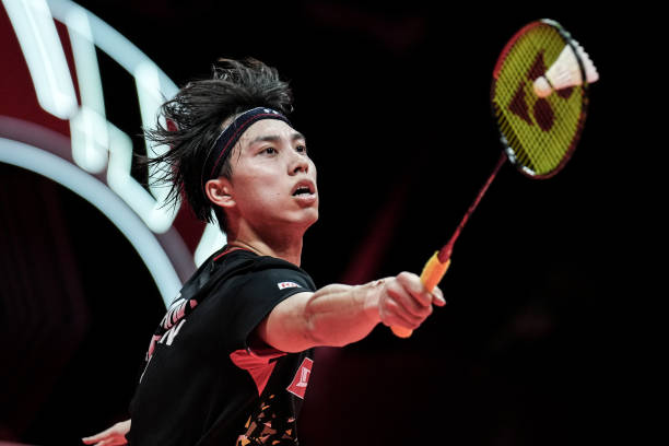 羽毛球拍拉线技巧图解:新手必学的穿线方法