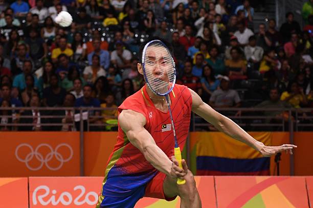 羽毛球打进拍子里的科学：速度、角度与材料的关系