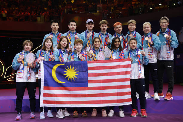 羽毛球单打实战技巧：专业教练手把手教学视频