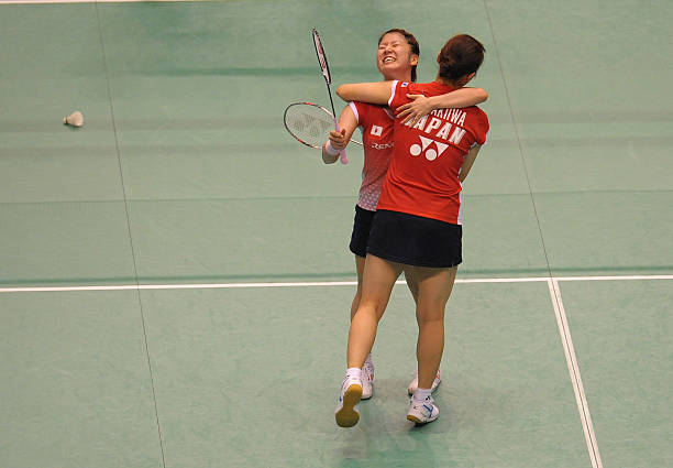 如何挑选性价比高的尤尼克斯羽毛球拍？价格与性能分析