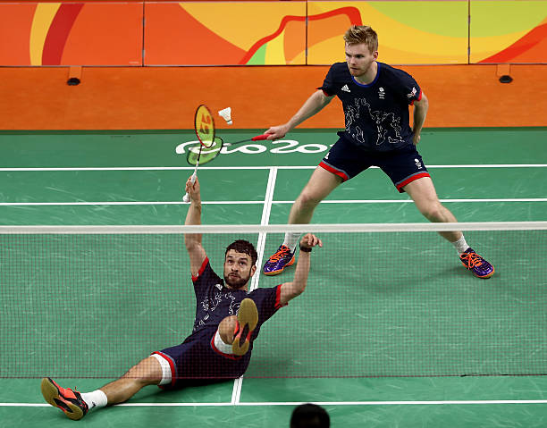 制霸单打赛场：羽毛球体能训练与战术执行要诀