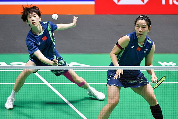 羽毛球教学视频完整版:基础动作与高级战术详解