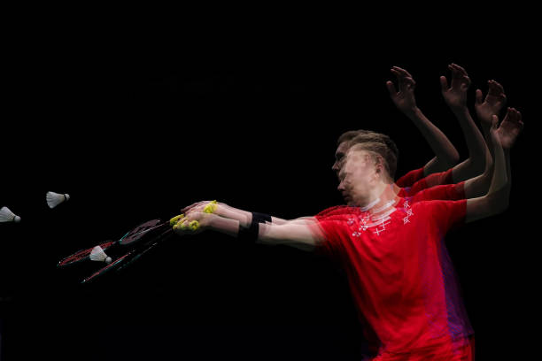 新手必看!羽毛球扣杀球基础技巧图解+实战演示