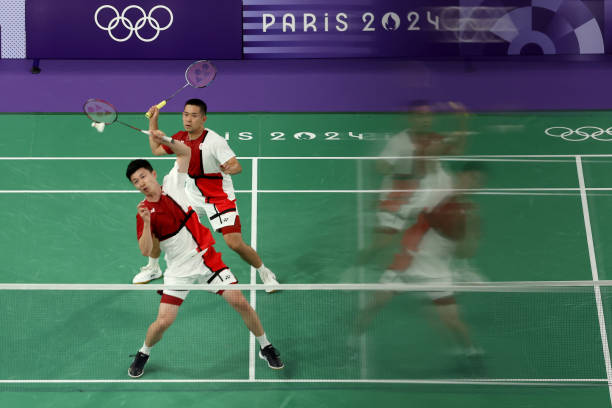 中考体育羽毛球专项训练：发球、接球、步法全攻略！