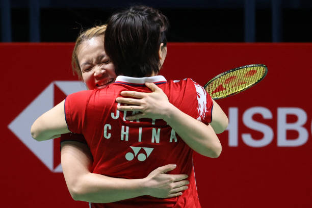 线上VS线下：羽毛球拍正品保障与价格对比