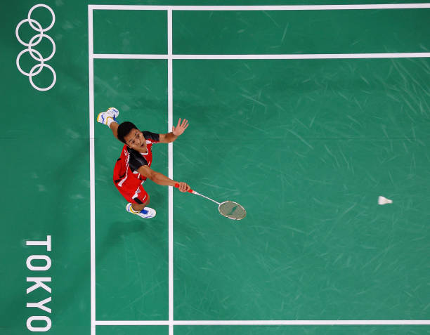 从握拍到挥拍：羽毛球发球手势的完整解析