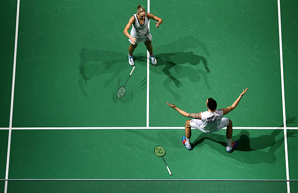 为什么职业选手偏爱4U球拍?深度解析重量影响