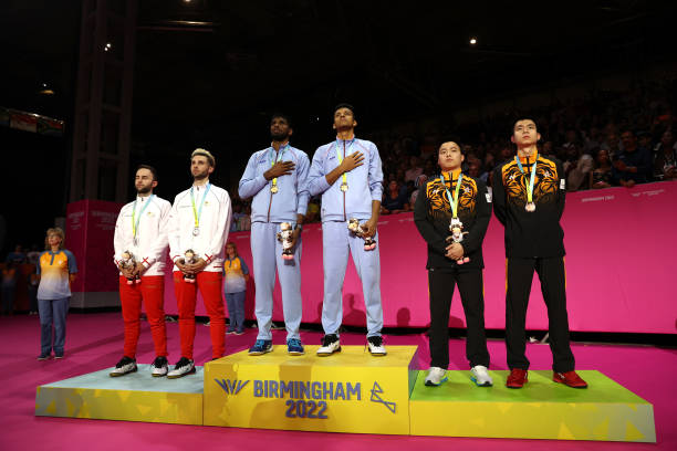 羽毛球进攻型打法:扣杀与突击技巧详解