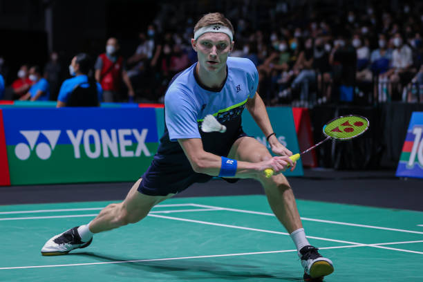 羽毛球场灯光高度与尺寸关系:专业场地照明标准