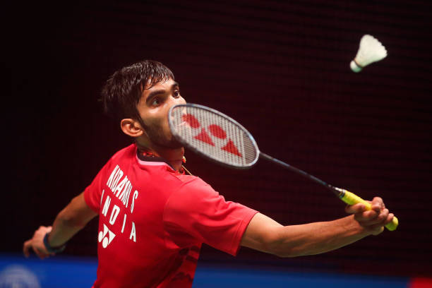 羽毛球运动简笔画:捕捉挥拍瞬间