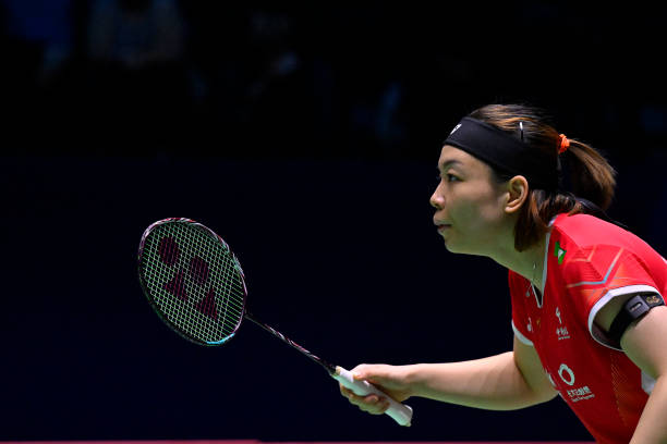 羽毛球单打和双打的发球界限有什么区别？