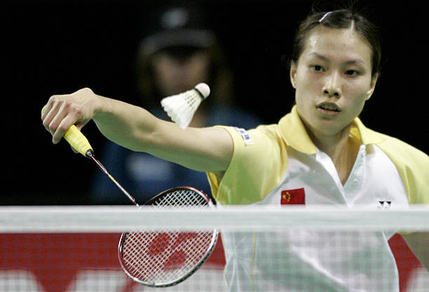 羽毛球单打与双打场地差异：标准尺寸与划线规则