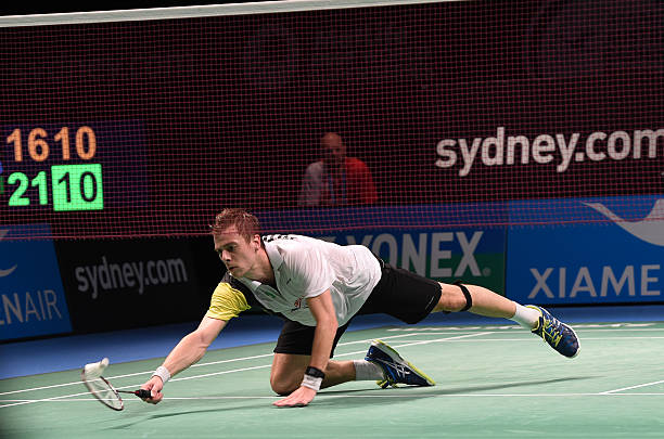 裁判视角:羽毛球发球判罚标准与争议解析