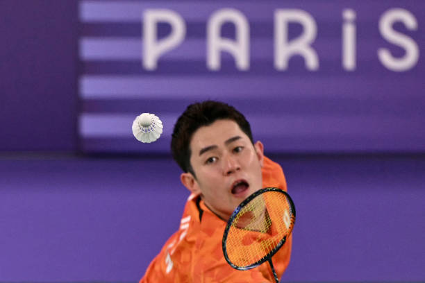 羽毛球双打实战教学：如何提升配合与走位技巧