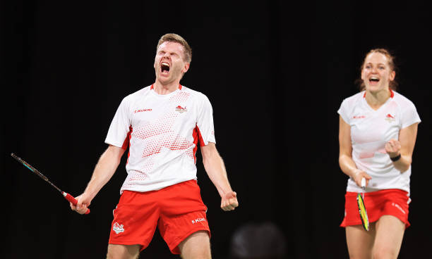 羽毛球双打常见犯规行为及避免方法