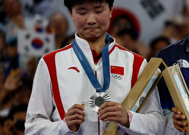 初中生羽毛球拍品牌对比：Yonex vs Victor哪家强？