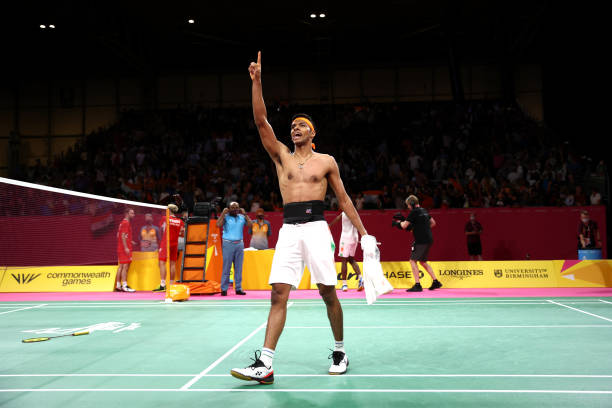 羽毛球比赛中的“出界”判定：裁判如何判断？