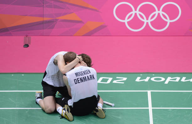 羽毛球双打配合技巧:站位与轮转的实战应用