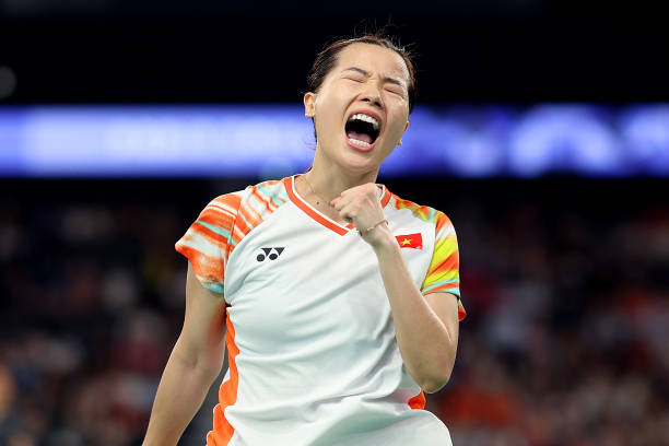 发球假动作是否允许？羽毛球发球规则中的隐蔽限制