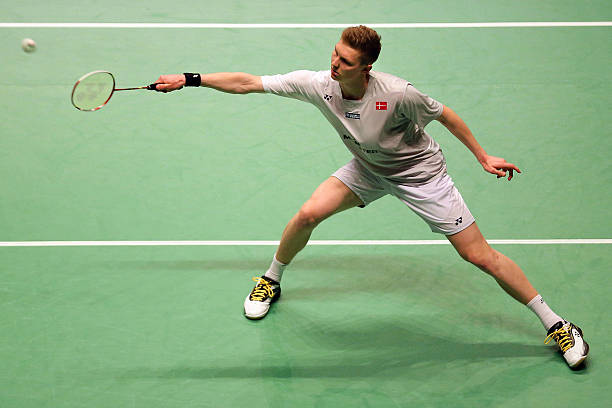 羽毛球拍重量与平衡点：如何影响你的击球手感？