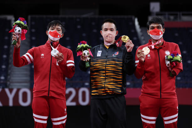 羽毛球新手教程：女生如何快速掌握握拍和发球技巧