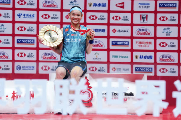 羽毛球与网球的比赛规则详解:得分制、发球与场地差异