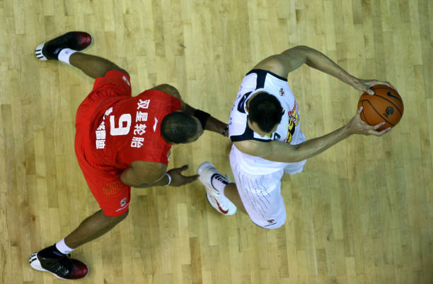 山东与青岛篮球对决，精彩不容错过