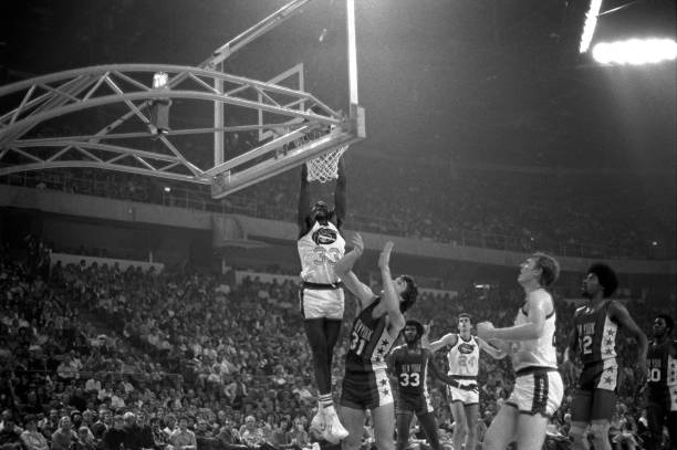 篮下战神:魔鬼中锋的冠军征程