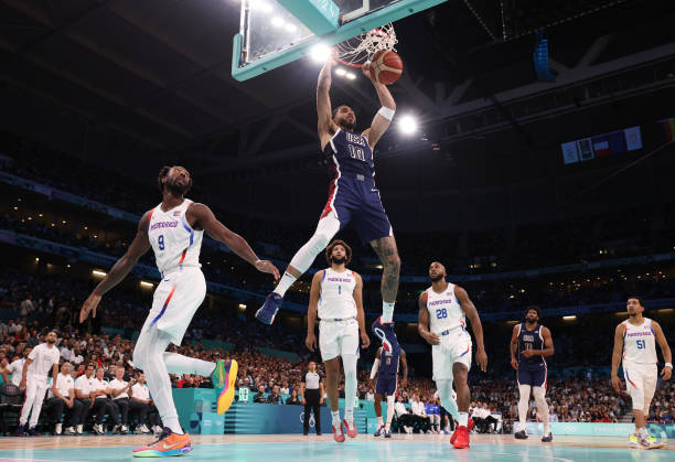 路人王篮球直播间：街球高手在线对决，精彩不容错过！