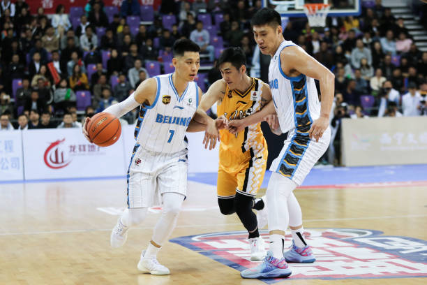 控球后卫的进攻武器库：运球、变向与传球技巧