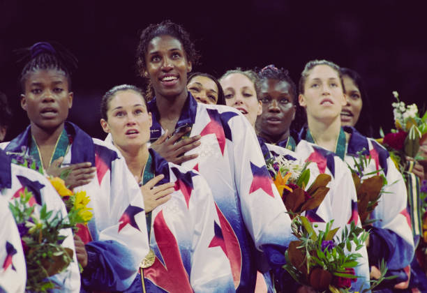 篮球直播间：詹姆斯vs杜兰特，巨星对决精彩不容错过！