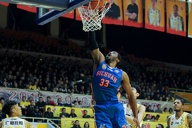 大洛佩兹:从篮网核心到雄鹿内线守护神的蜕变之路