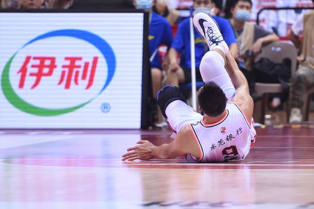 CBA常规赛进入尾声：各队为季后赛名额展开最后冲刺