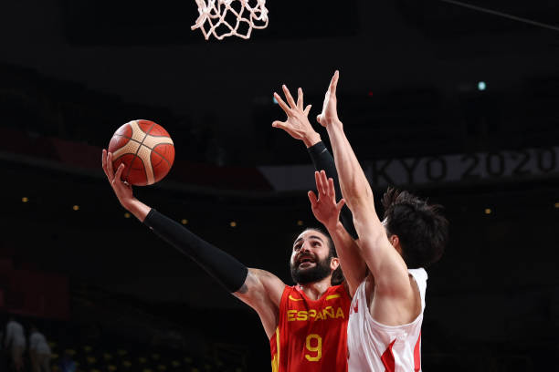 国际篮联（FIBA）与NBA篮球场地尺寸对比分析