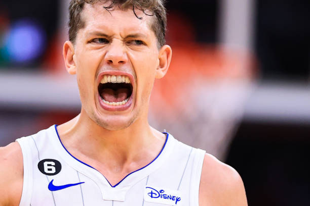 塑胶篮球场厚度与价格的关系解析