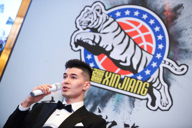 哈登球衣销量飙升:NBA官网商店热门商品