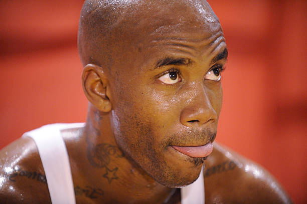 篮球防守必备：全面解析阻挡犯规规则与判罚标准