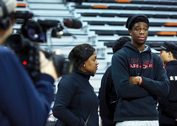 篮球场排水坡度设计中的材料选择与适用性