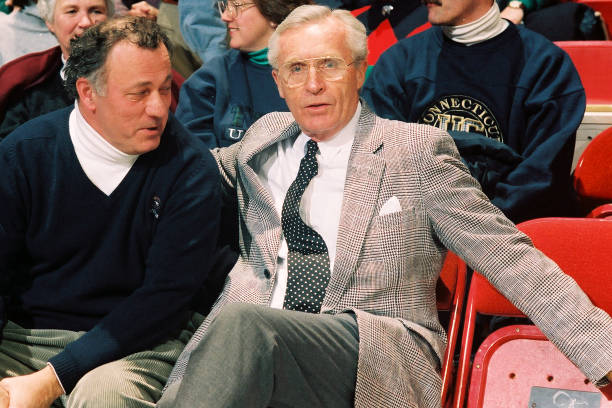 进攻犯规VS防守犯规:篮球规则中的区别与判罚标准