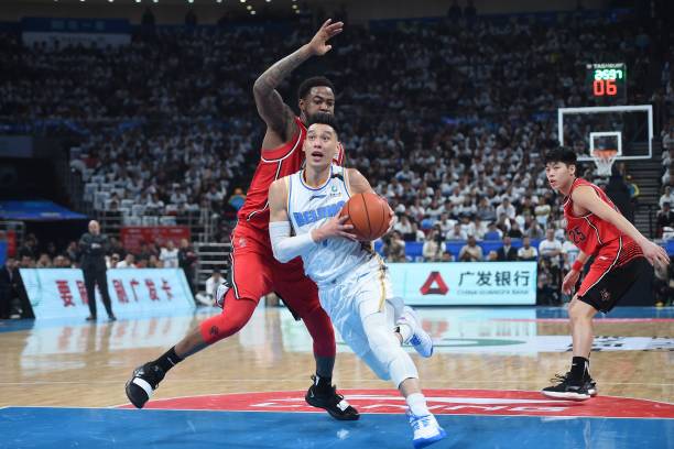 篮球比赛中带球的主要位置有哪些？