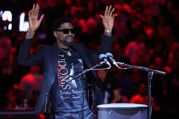 中国男篮中锋位置竞争激烈,谁能脱颖而出?