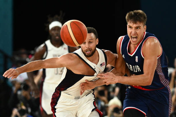 篮球场尺寸要求：长宽各多少米？