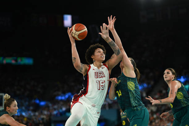 篮球战术分析：得分后卫与控球后卫的优劣对比