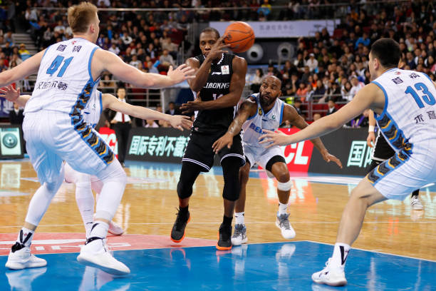 教你画出生动的篮球少年投篮场景